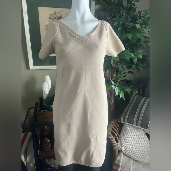 Bailey Dress - Picture 1 of 7